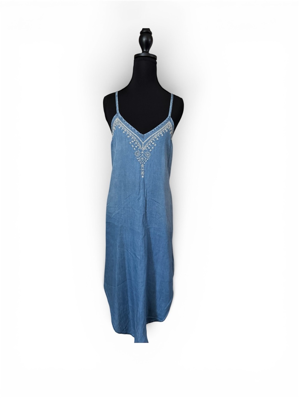 KNOX ROSE- Denim Blue Embroidered handkerchief Dress. Good condition, SIZE L